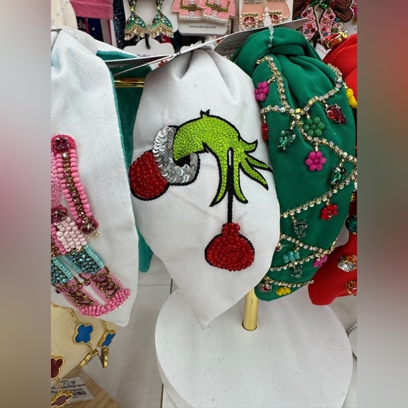 Handmade grinch themed headband - Picture 3 of 3